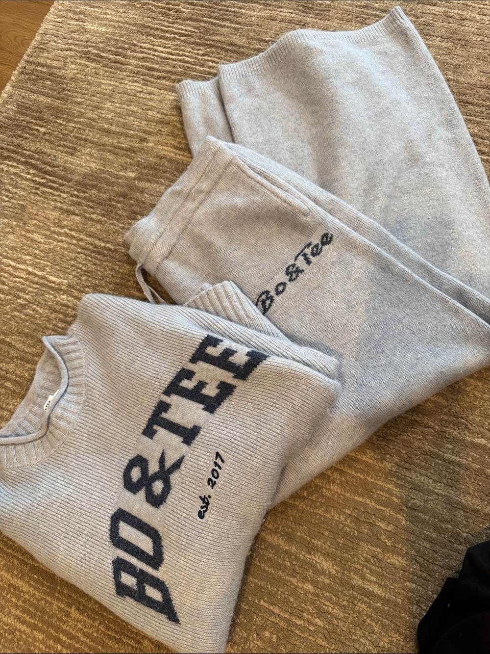 Bo & Tee Light Gray Knit Sweatshirt and Joggers Set